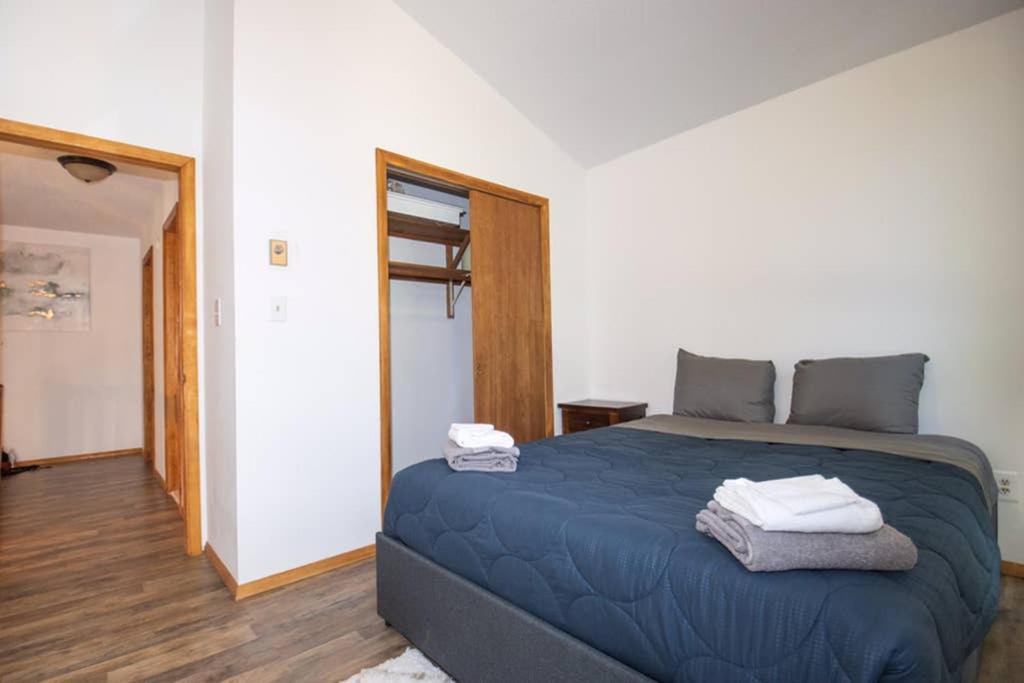 Entire 3 Bedroom Adventure Chalet, Near The Best Of The Poconos East Stroudsburg Bagian luar foto