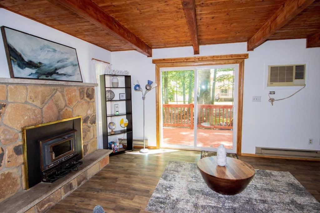 Entire 3 Bedroom Adventure Chalet, Near The Best Of The Poconos East Stroudsburg Bagian luar foto