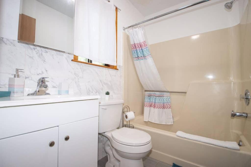 Entire 3 Bedroom Adventure Chalet, Near The Best Of The Poconos East Stroudsburg Bagian luar foto