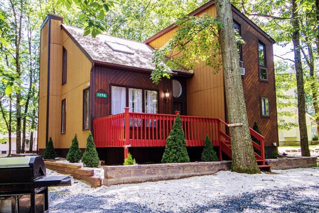 Entire 3 Bedroom Adventure Chalet, Near The Best Of The Poconos East Stroudsburg Bagian luar foto