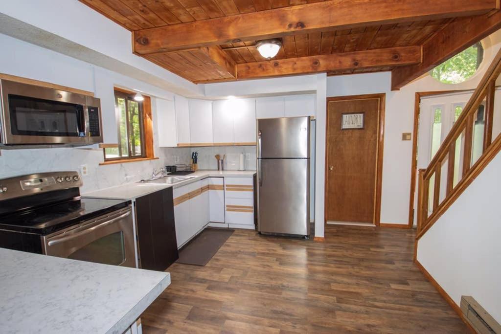 Entire 3 Bedroom Adventure Chalet, Near The Best Of The Poconos East Stroudsburg Bagian luar foto