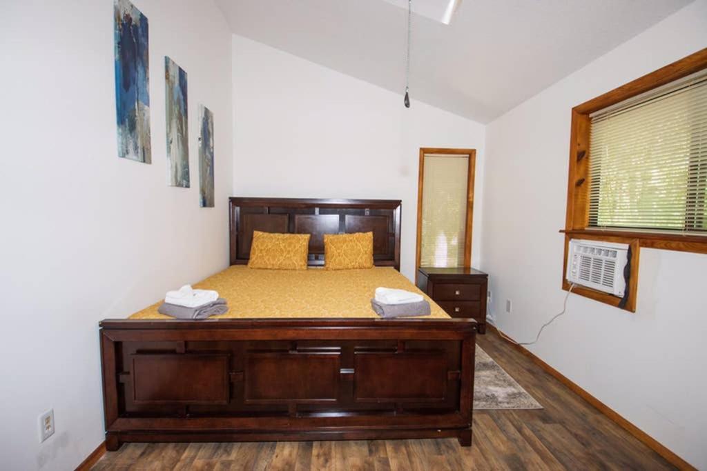 Entire 3 Bedroom Adventure Chalet, Near The Best Of The Poconos East Stroudsburg Bagian luar foto